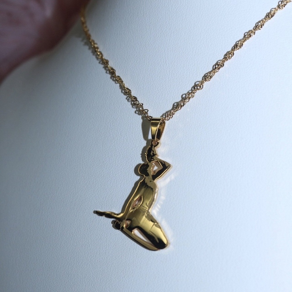 Haiti Drinking Lady Necklace 18inch